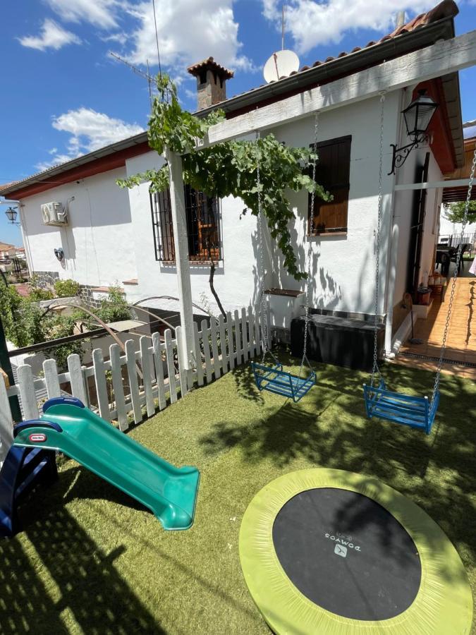 Casa rural VISTABLANCA - Construida en una sola planta con bonitas vistas - PISCINA privada y clima agradable junto a la capital Cenes De La Vega Exterior foto