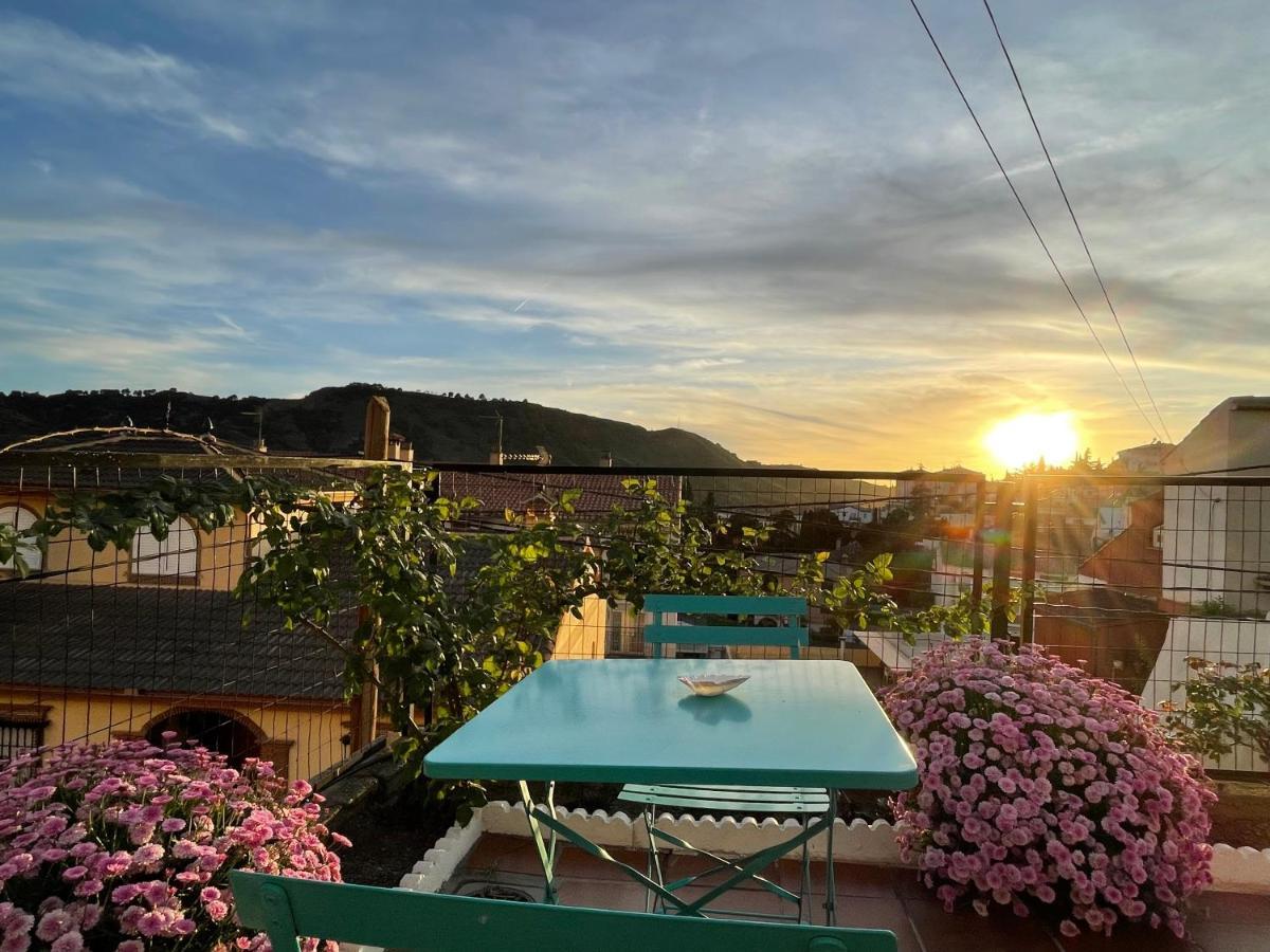 Casa rural VISTABLANCA - Construida en una sola planta con bonitas vistas - PISCINA privada y clima agradable junto a la capital Cenes De La Vega Exterior foto