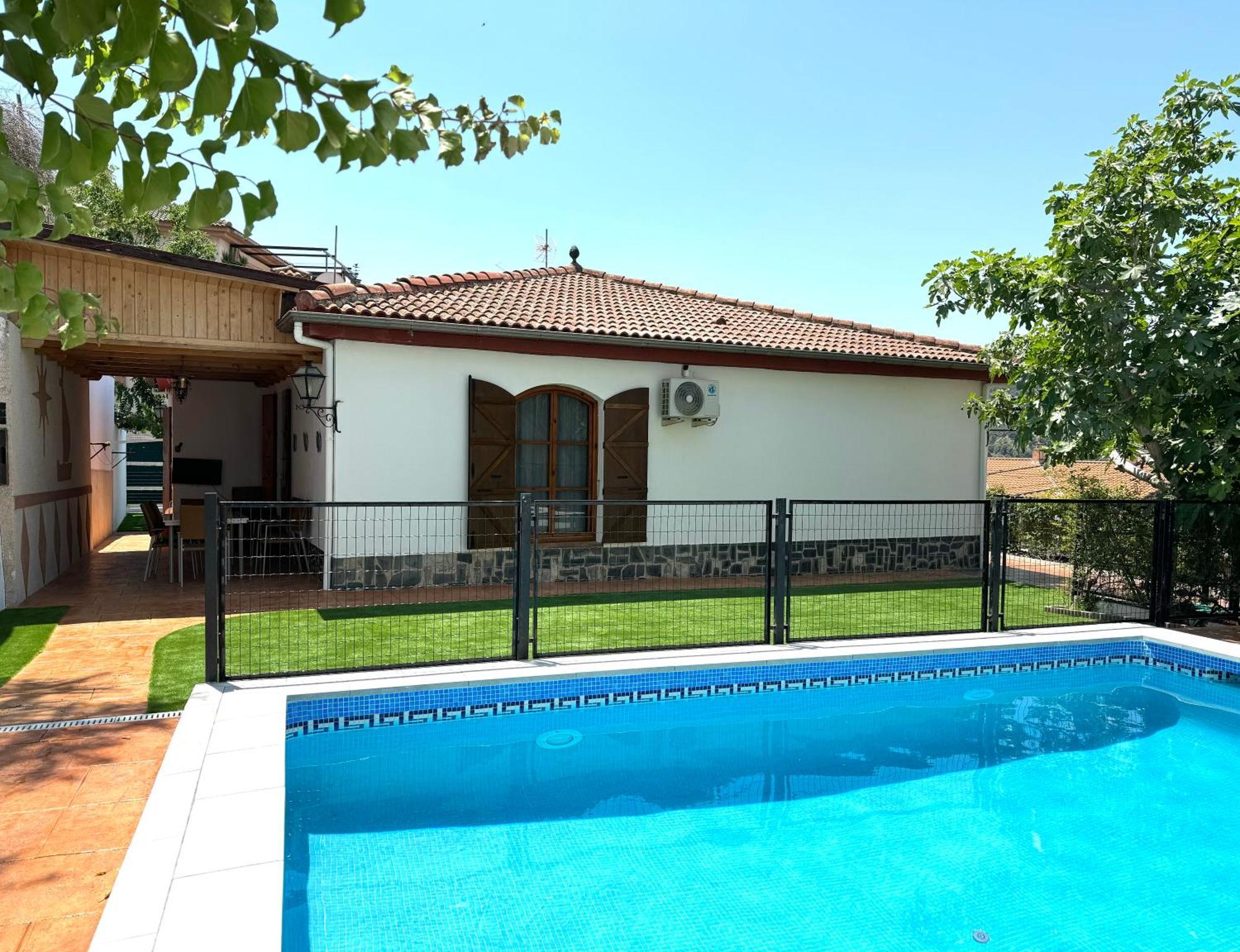 Casa rural VISTABLANCA - Construida en una sola planta con bonitas vistas - PISCINA privada y clima agradable junto a la capital Cenes De La Vega Exterior foto