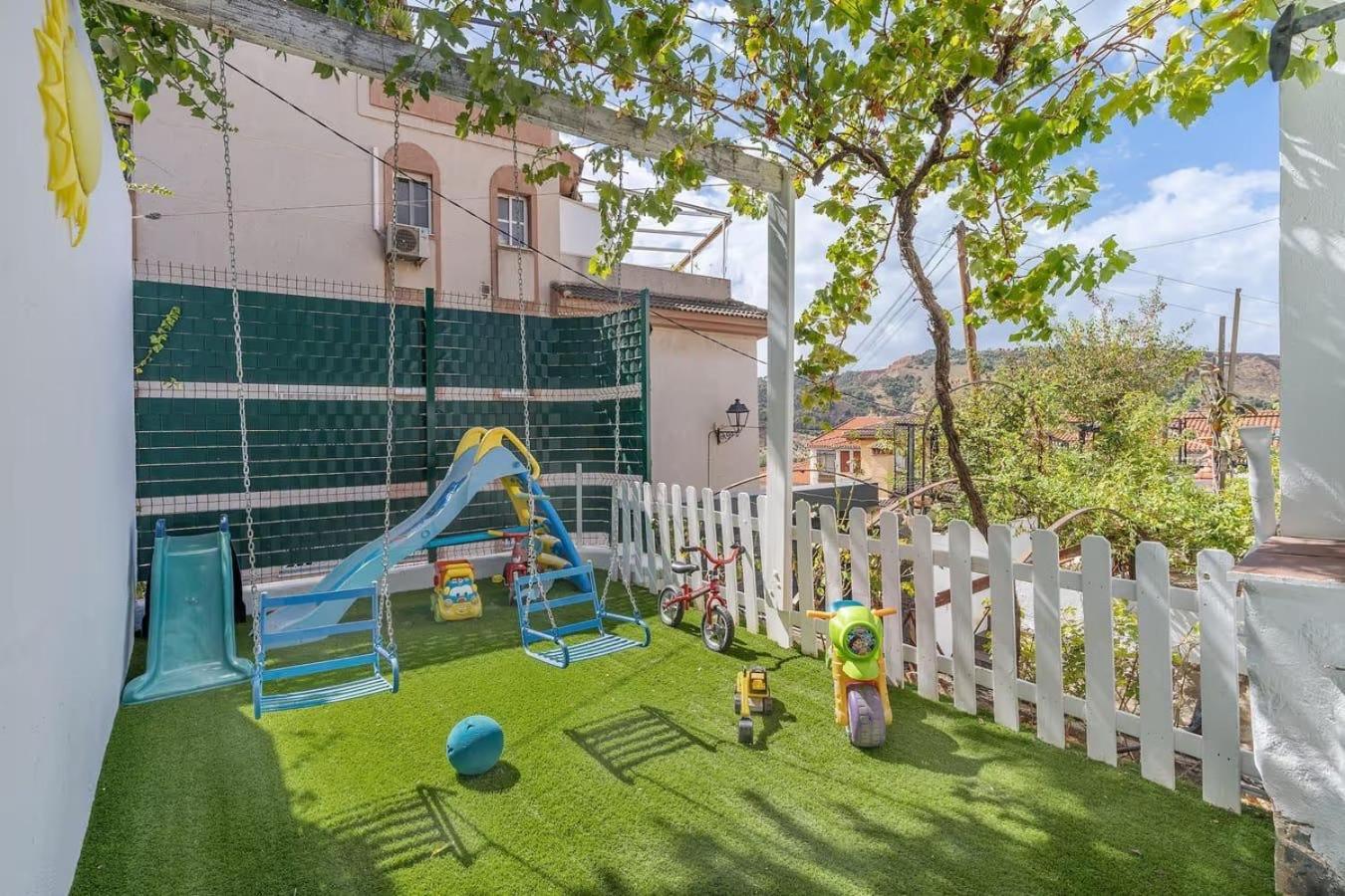 Casa rural VISTABLANCA - Construida en una sola planta con bonitas vistas - PISCINA privada y clima agradable junto a la capital Cenes De La Vega Exterior foto