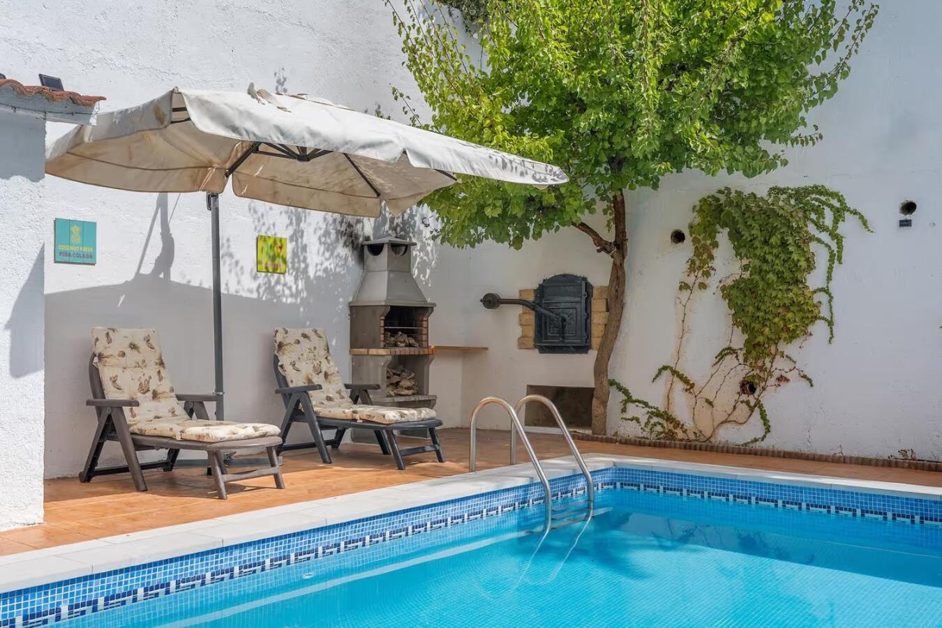 Casa rural VISTABLANCA - Construida en una sola planta con bonitas vistas - PISCINA privada y clima agradable junto a la capital Cenes De La Vega Exterior foto